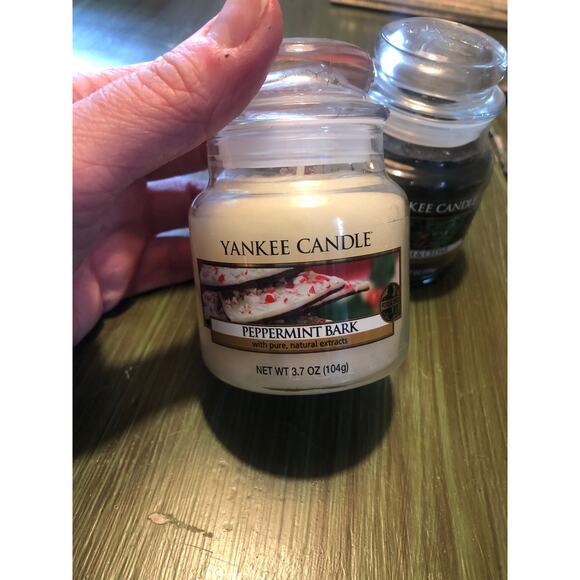 Yankee Candle NEW Peppermint Bark and Balsam & Cedar 3.7oz. Candles - Picture 2 of 5